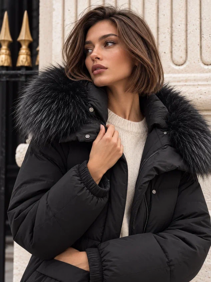 Женский черный пуховик oversize с мехом енота Alice в СПб купить - фото 2
